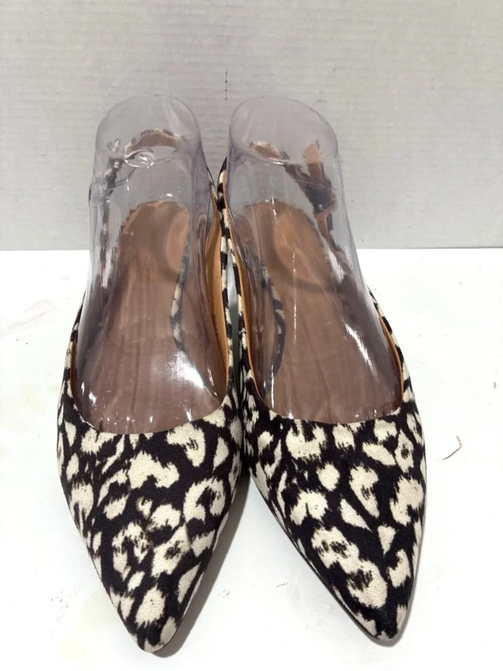 Banana Republic slingback pumps pointed toe low block heel bold cheetah print